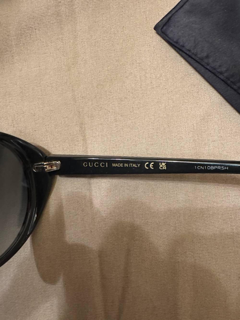 AUTHENTIC GUCCI SUNGLASSES - Picture 5 of 8